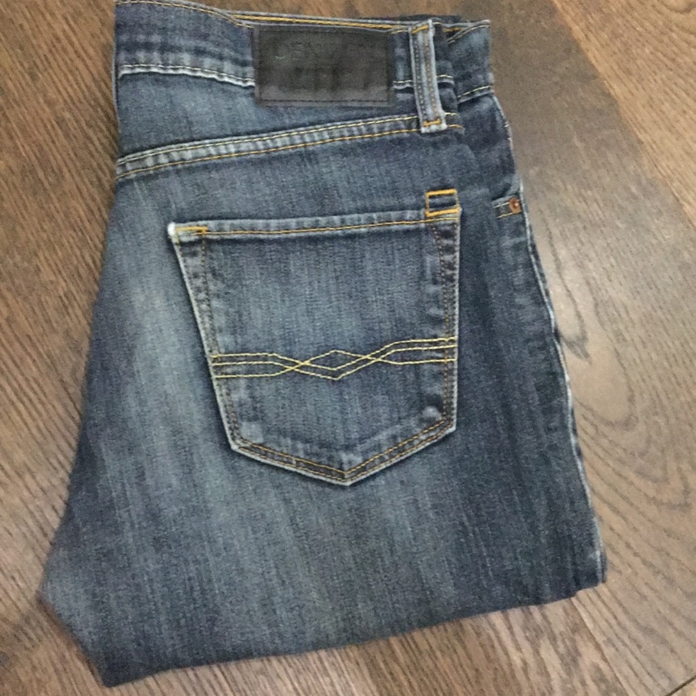 Levi’s medium-wash skinny jeans